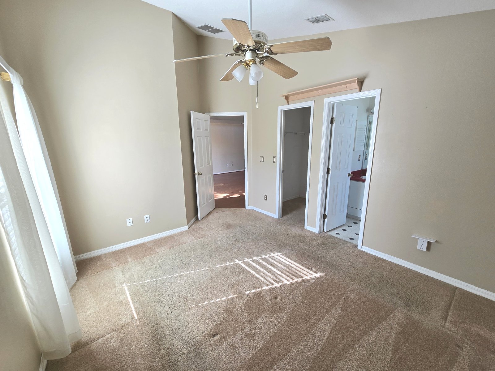 Winter Garden - 4 Bedrooms, 3 Bathrooms – $2,995.00 property image