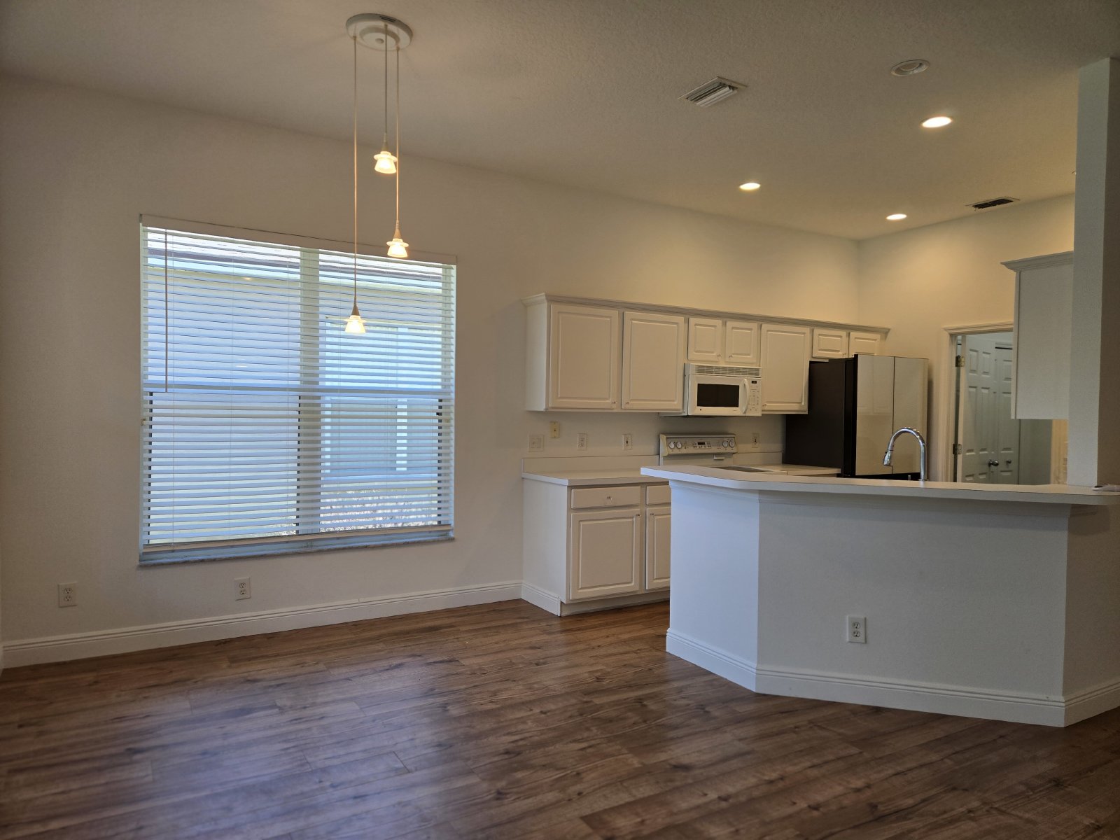 Lake Mary - 3 Bedrooms, 2 Bathrooms - $3,095.00 property image