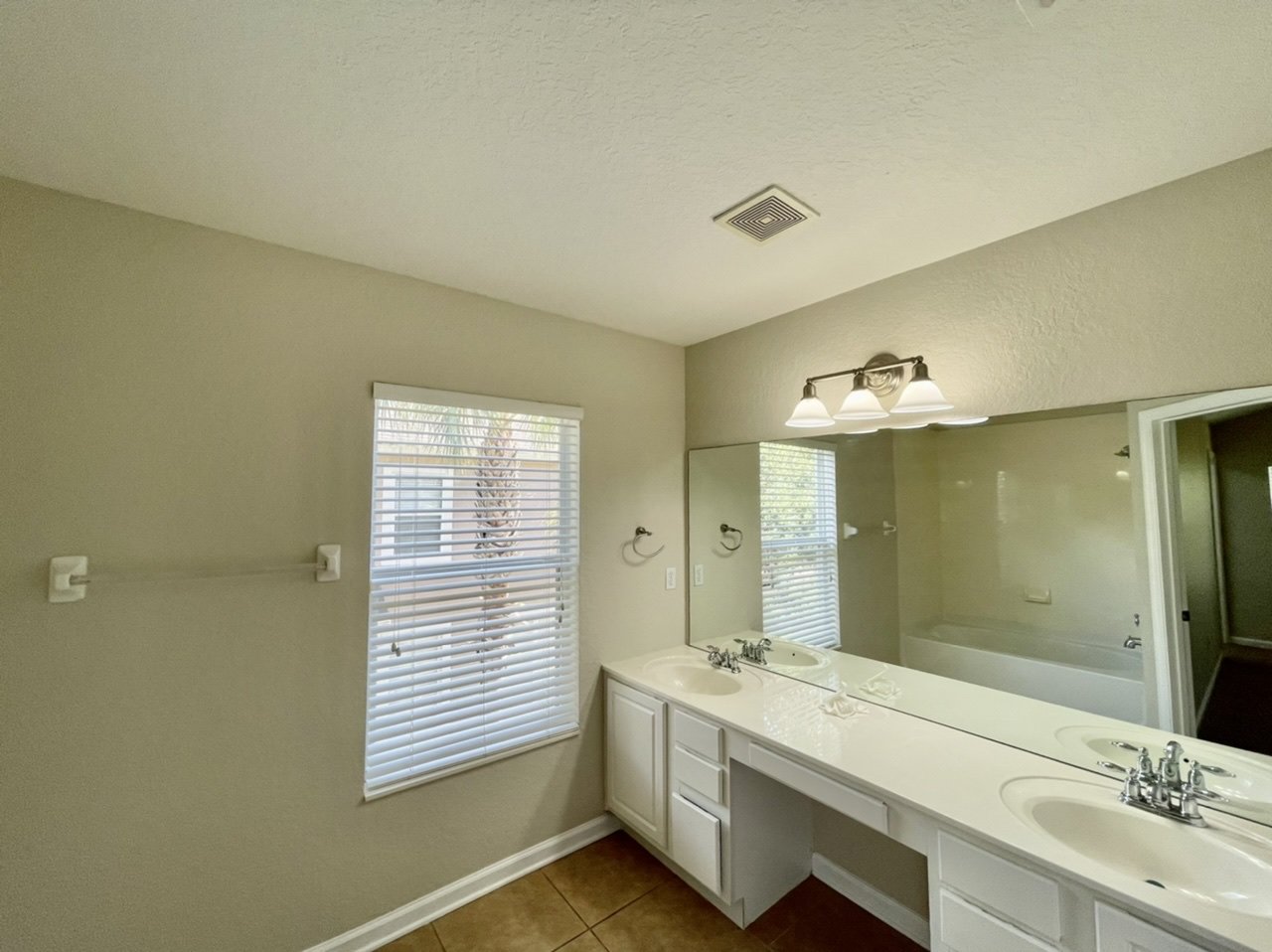 Sanford - 3 Bedroom, 2.5 Bathroom - $2,150.00 property image