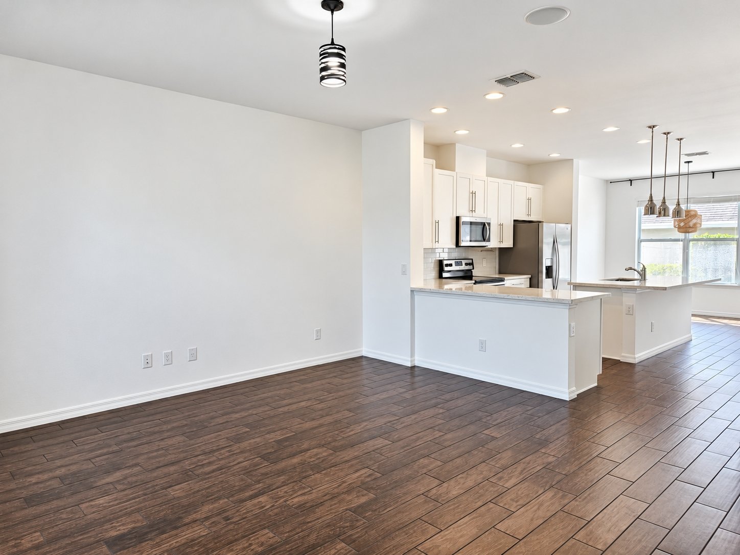 COMMUNITY POOLS – WINDERMERE – 3 BEDROOMS, 2.5 BATHROOMS – $2,800/MONTH property image